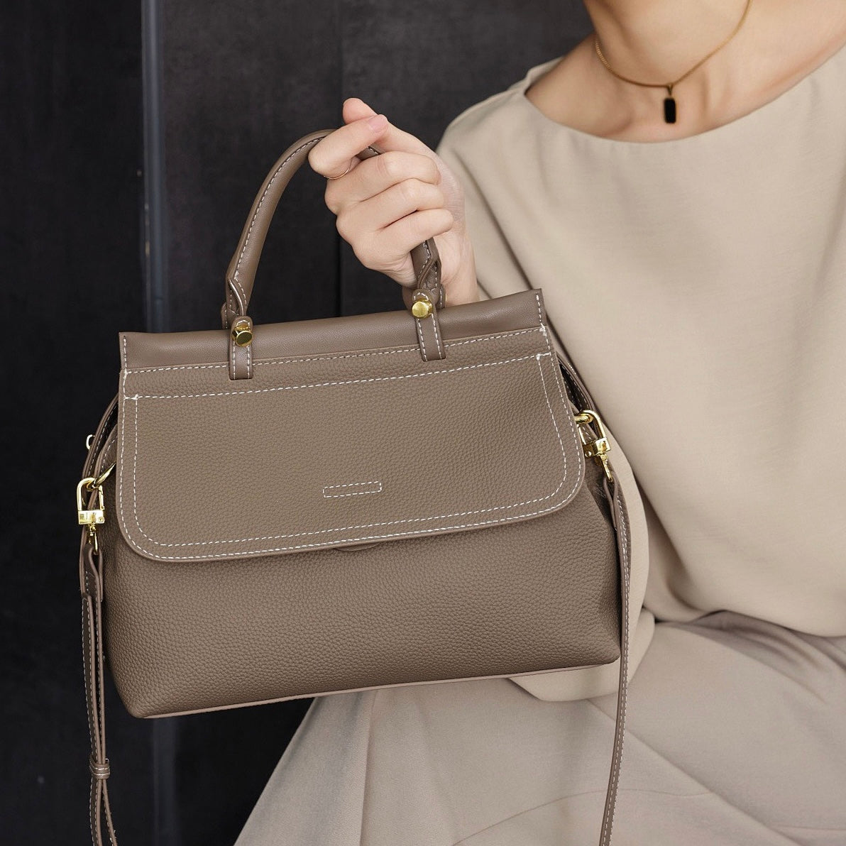 Exquisite Genuine Leather Flip-Top Commuter Handbag