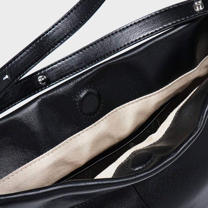 Sleek Leather Chain-Strap Bucket Bag for Urban Elegance