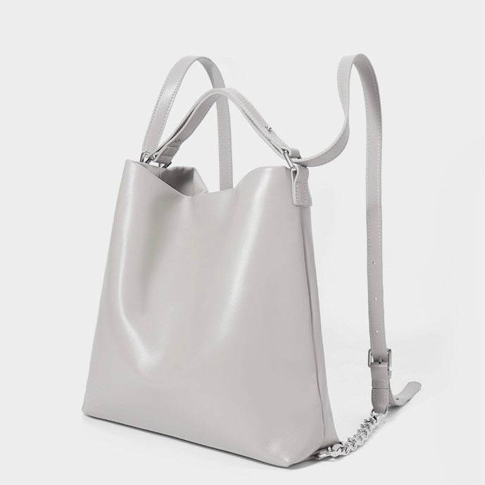 Sleek Leather Chain-Strap Bucket Bag for Urban Elegance