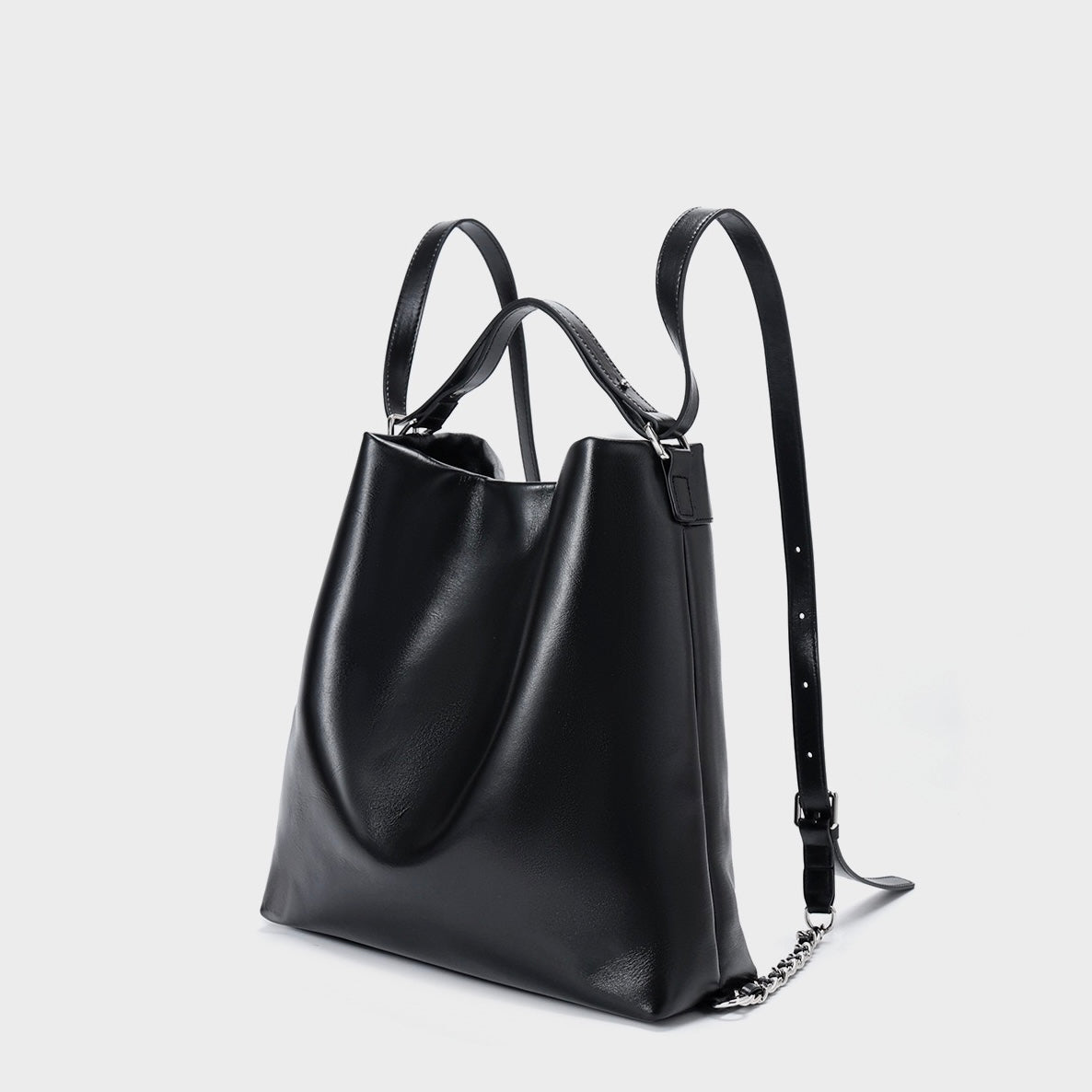 Sleek Leather Chain-Strap Bucket Bag for Urban Elegance