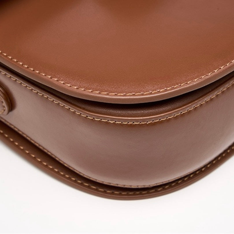 Chic Genuine Leather Saddle Crossbody Bag for Effortless Elegance