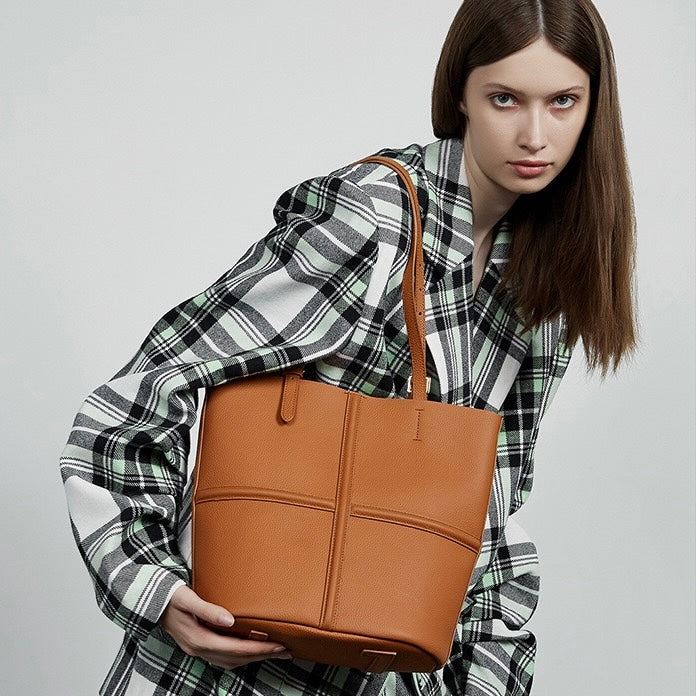 Elegant Leather Commuter Tote Bag with Pouch