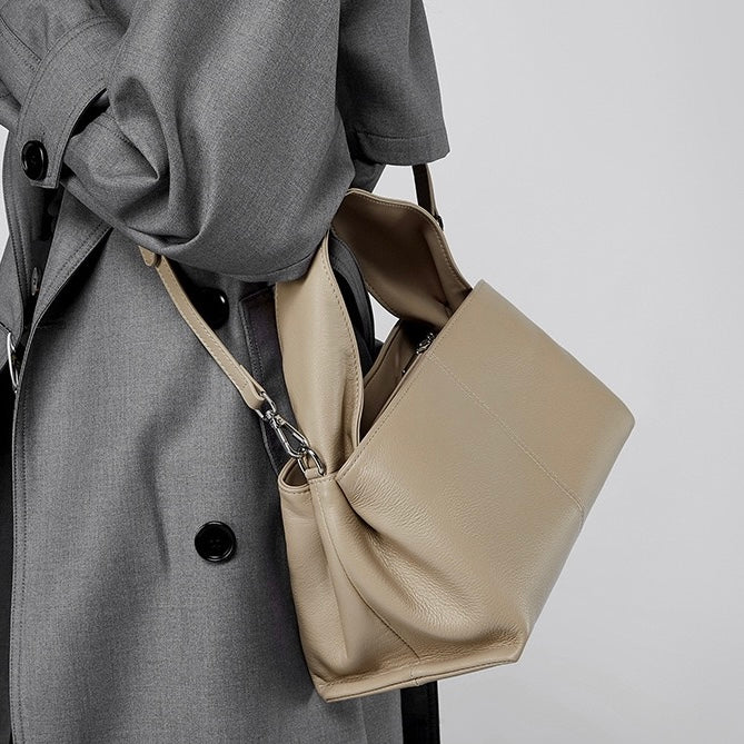 Vintage Elegance: Women's Genuine Leather Top-Grain Shoulder Bag