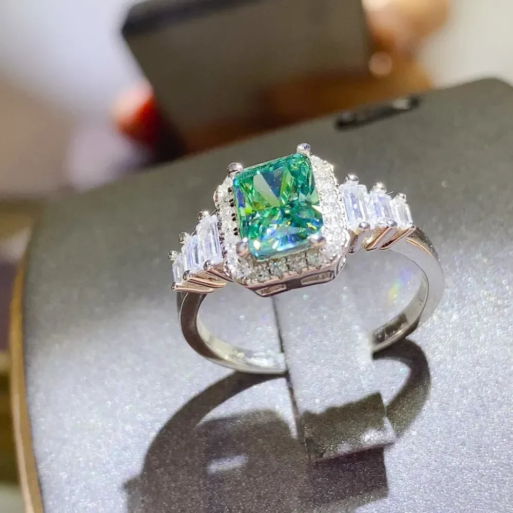 Ring Alessia - 2 Carat Emerald Moissanite Halo Setting Women's Ring Velanci