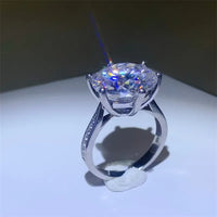 Anello Stellare Giulia - Dazzling Moissanite Center Stone Women's Ring Velanci