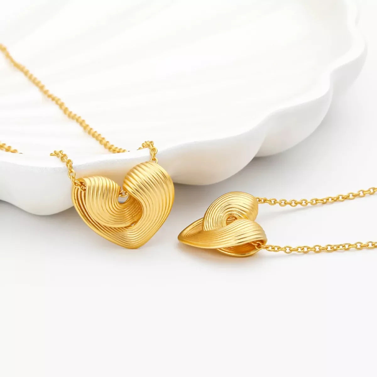 Heart Pendant Necklace - 18K Gold-Plated Adjustable Velanci