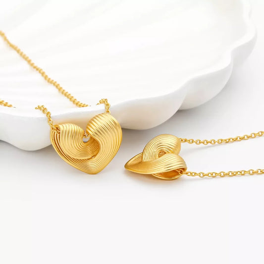 Heart Pendant Necklace - 18K Gold-Plated Adjustable Velanci
