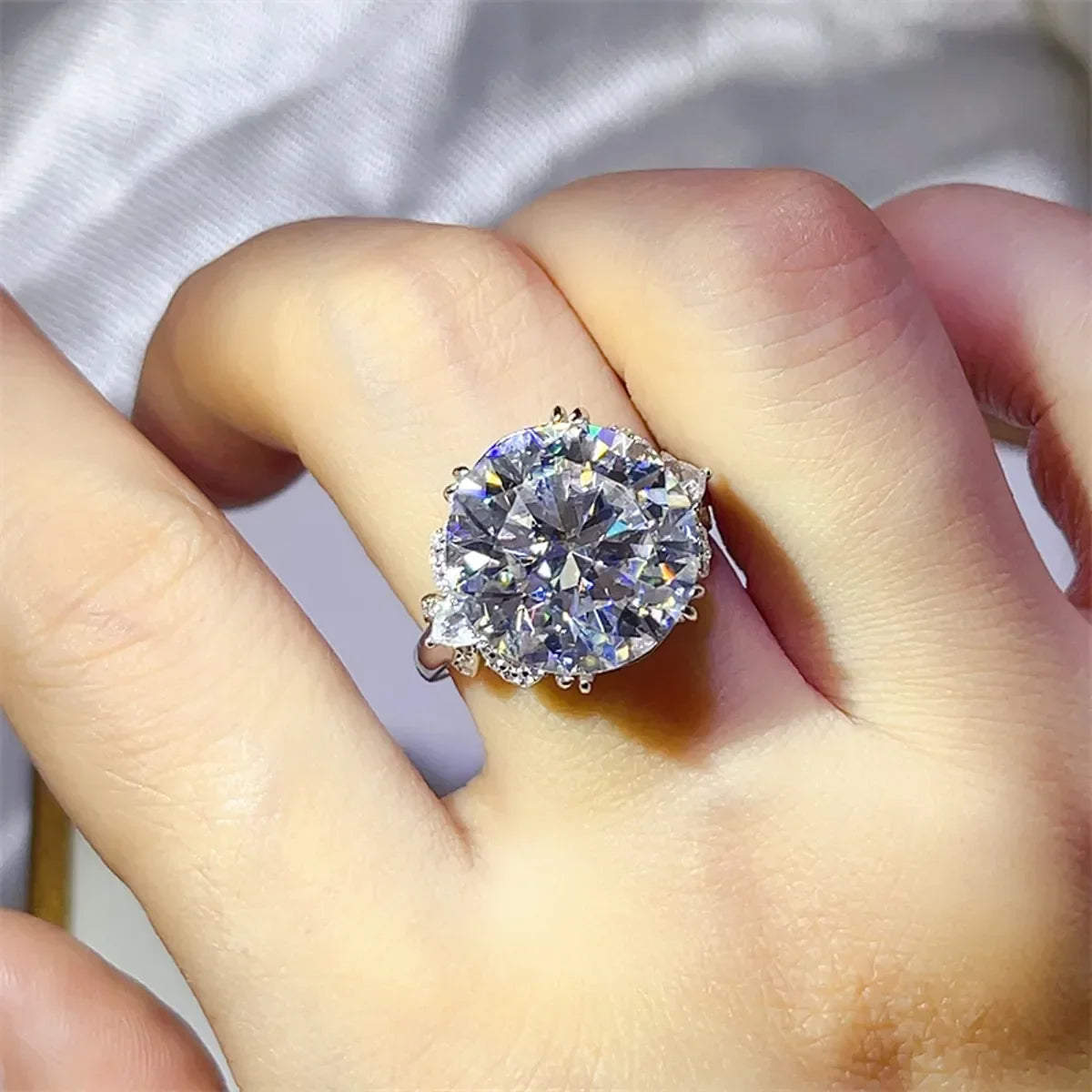 10 Carat Moissanite Ring Isabella - Coastal Sparkle Women's Ring Velanci