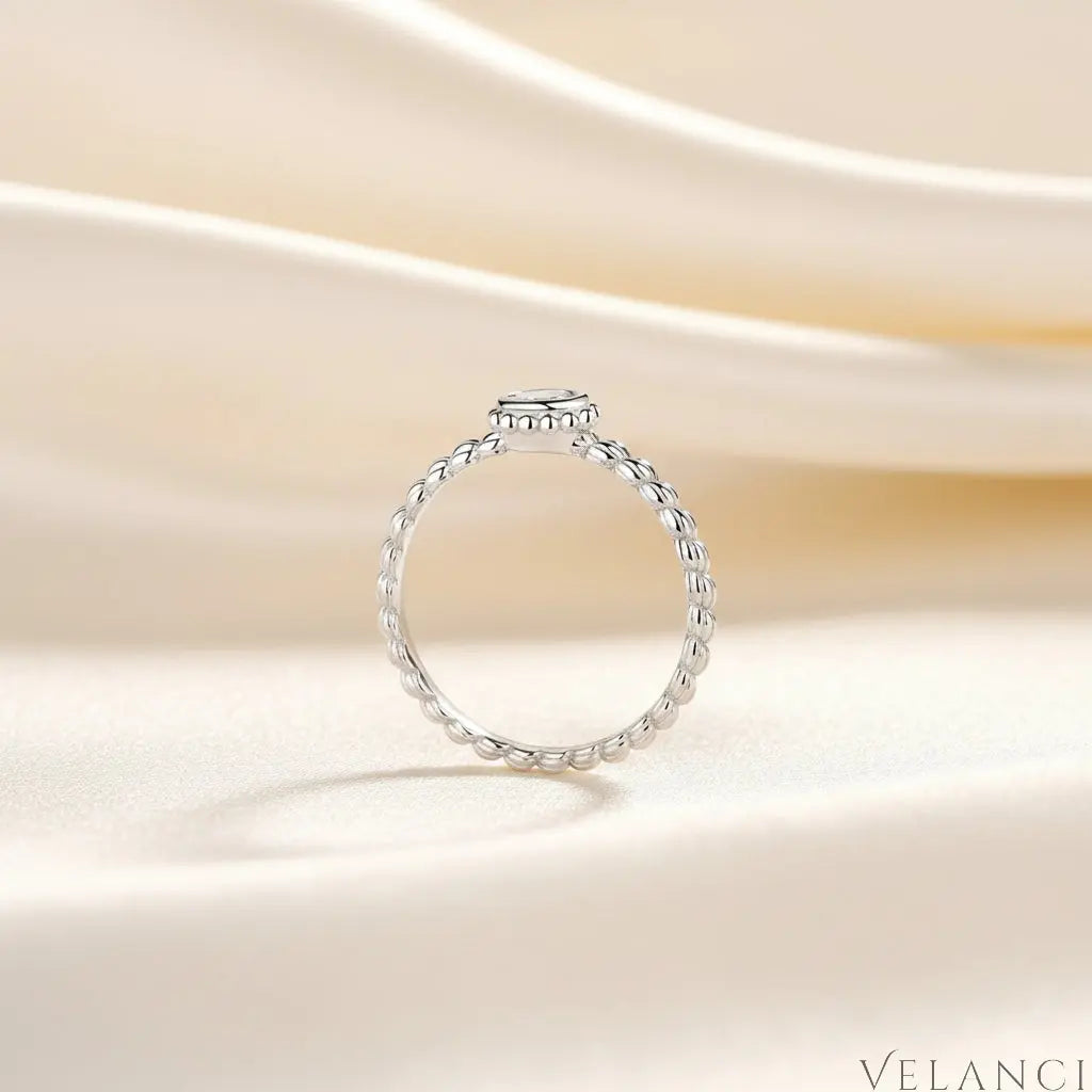 Ring Alessia - Delicate Moissanite Shine Rhodium Finish Velanci