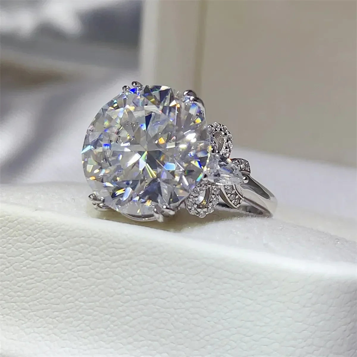 10 Carat Moissanite Ring Isabella - Coastal Sparkle Women's Ring Velanci