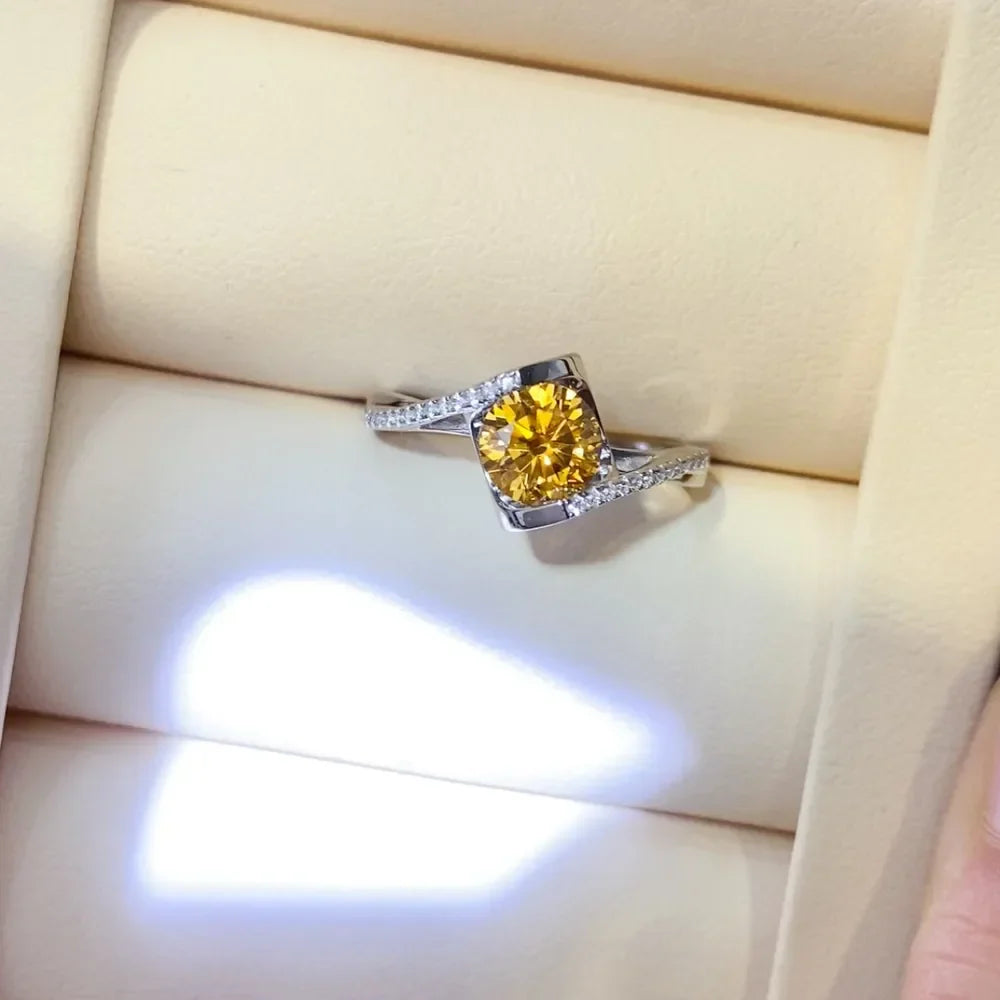 Ring Giovanna - 1 Carat Moissanite Sterling Silver Shine Women's Ring Velanci