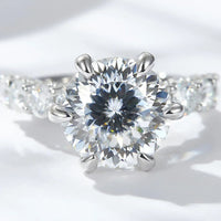 Minimalist Ring Isabella - 5ct Moissanite Halo Sparkle Women's Ring Velanci