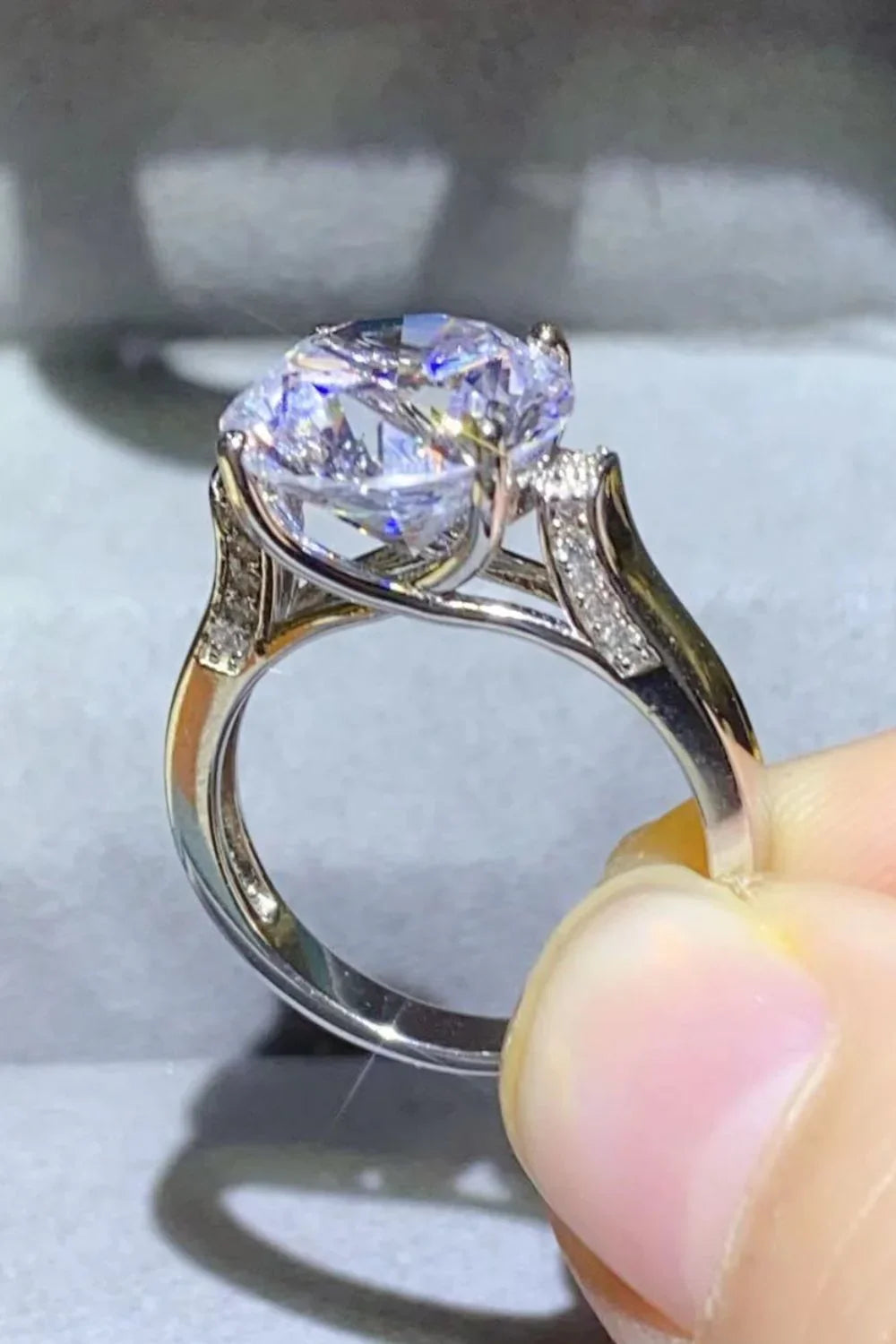 5 Carat Moissanite Ring Giovanna - Minimalist Brilliance Women's Ring Velanci