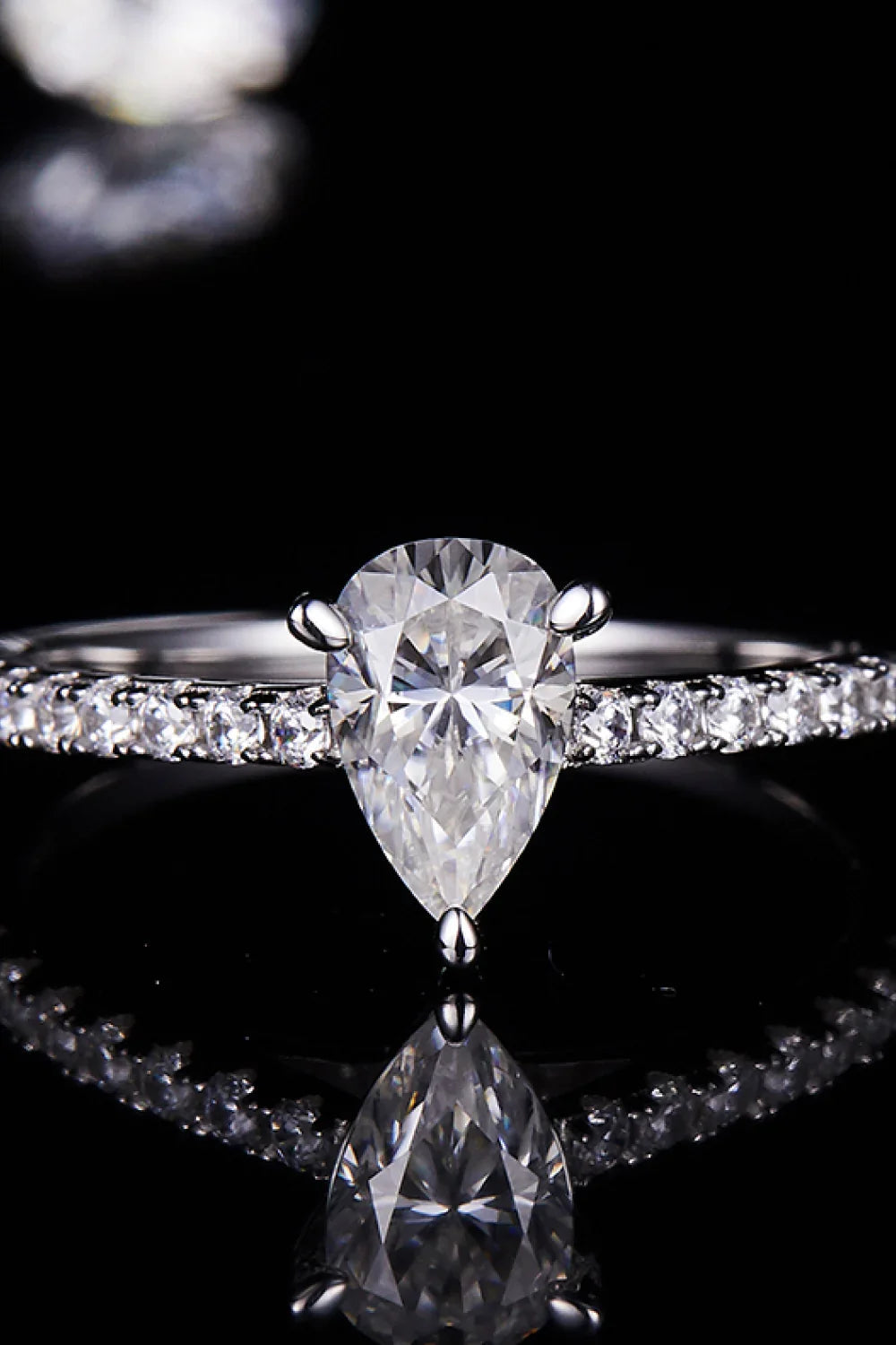 1 Carat Moissanite Ring Giovanna - Timeless Brilliance Women's Ring Velanci