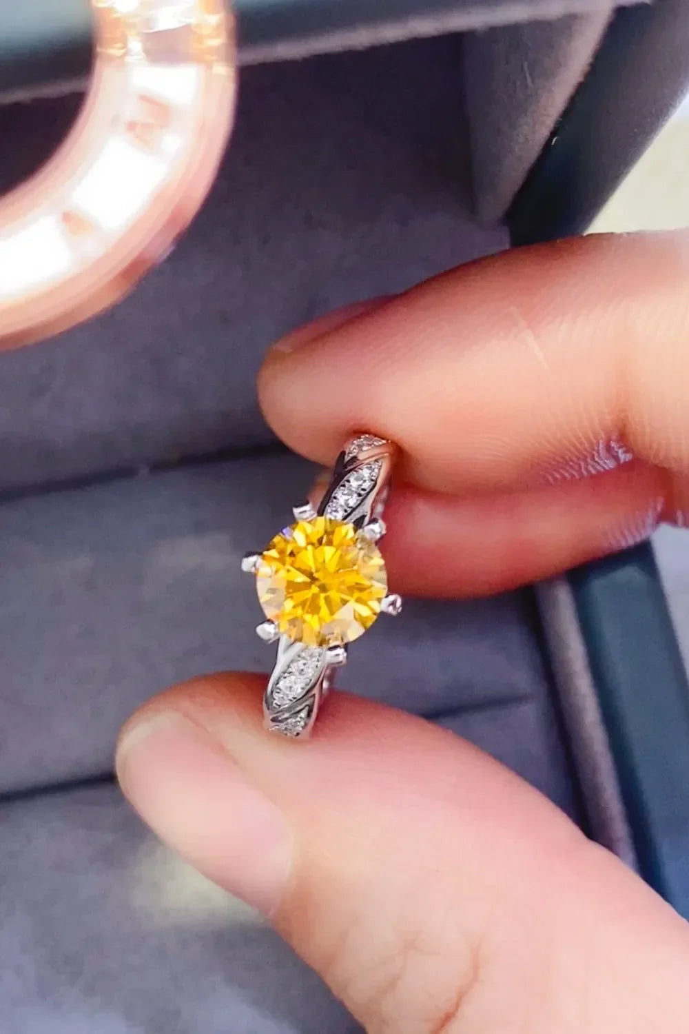 Elegant 2 Carat Moissanite Ring Giulia - Classic Glow Women's Ring Velanci