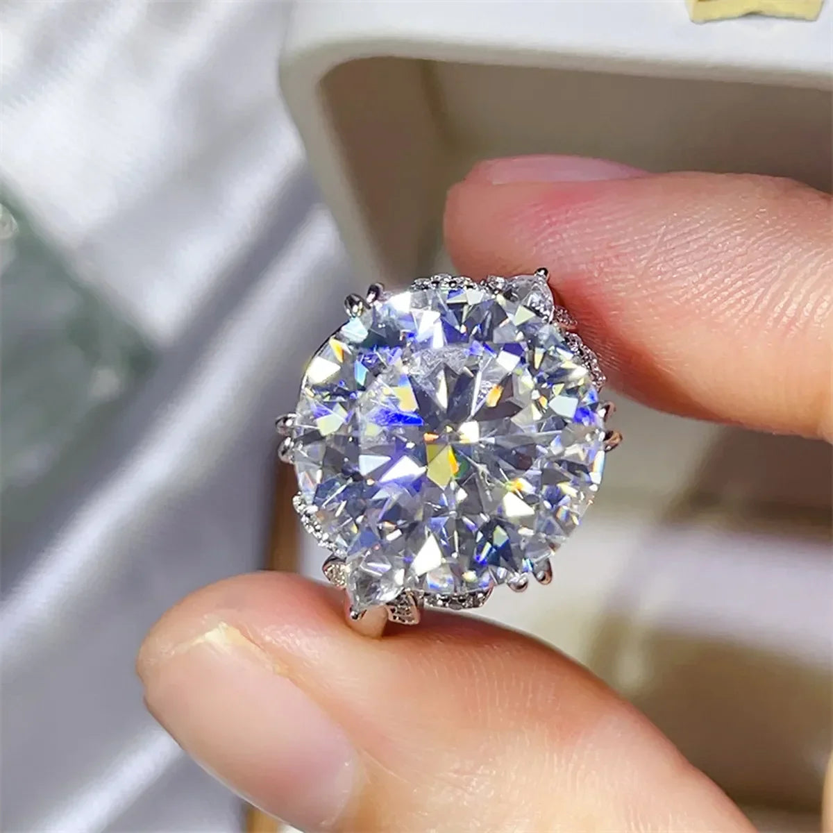 10 Carat Moissanite Ring Isabella - Coastal Sparkle Women's Ring Velanci