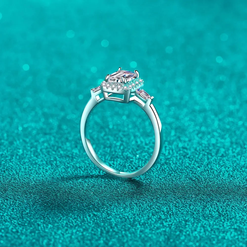 Timeless Solitaire Ring Giulia - 1ct Moissanite 925 Silver Women's Ring Velanci