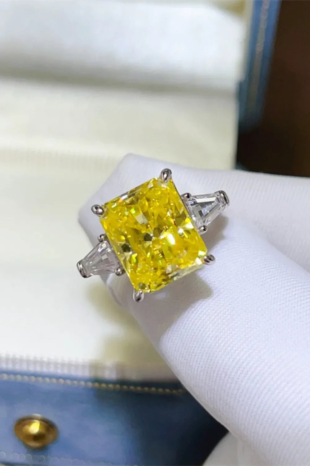 Ring Chiara - 5 Carat Moissanite Sterling Silver Brilliance Women's Ring Velanci